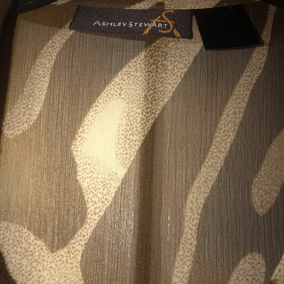 Ashley Stewart leopard print short sleeve short - Picture 4 of 4